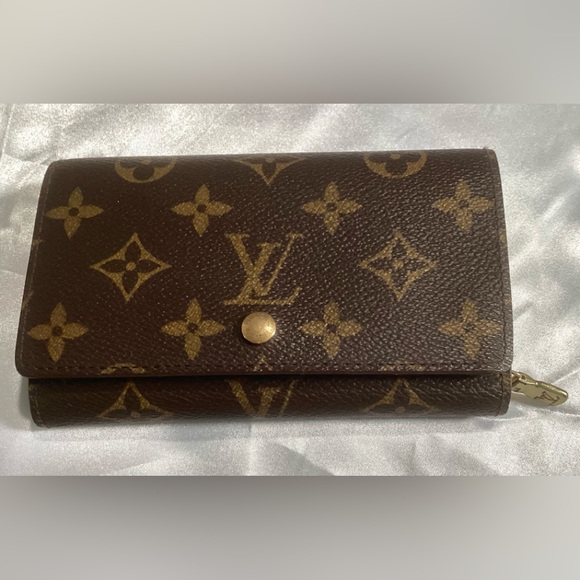Louis Vuitton Monogram Tresor Wallet - Picture 2 of 11